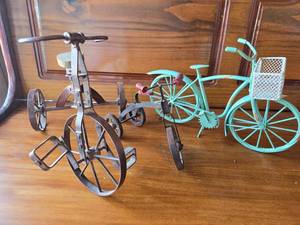 lot 124 image: Three Small Bike Decorations