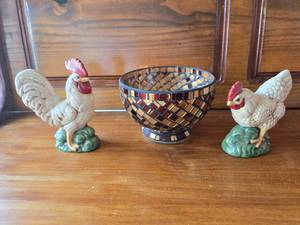 lot 126 image: Glass Mosaic Bowl, Chicken Figurines