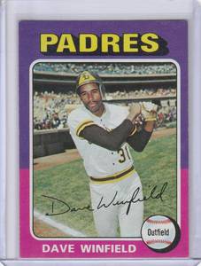 lot 171 image: 1975 Topps Dave Winfield #61