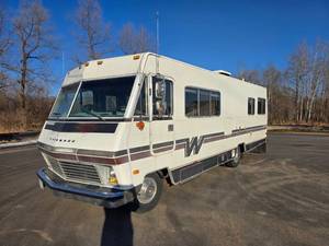 lot 4 image: 1983 Chevrolet P90