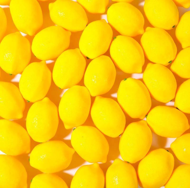 lot 154 image: Box of 58 Display Foam Lemons $34.99 Retail - Brand New