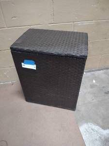 lot 19 image: wicker clothes hamper