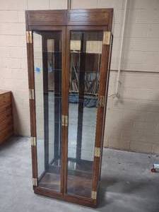 lot 88 image: tall glass 4 shelf display case