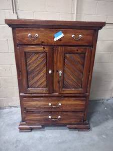 lot 96 image: 3 drawer dresser with cabinet