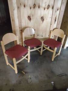 lot 108 image: 3 matching straight chairs