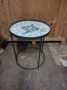 lot 83 image: circle metal patio table