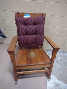 lot 14 image: rocking chair