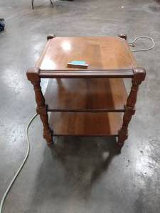 lot 121 image: wooden shelf