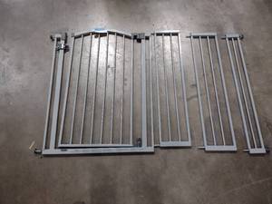 lot 112 image: portable gate