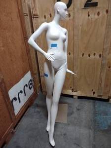 lot 147 image: mannequin