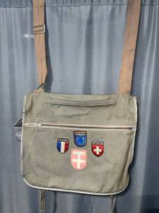lot 63 image: Messenger Bag Patch-Embroidered Travel Satchel - France, Danmark, Schweiz-Suisse & Europa