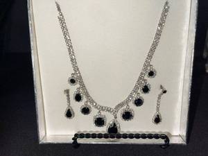 lot 121 image: Silver-Tone Black Onyx Crystal Necklace Set & Earrings