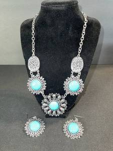 lot 139 image: Turquoise Cabochon Necklace & Earrings Set - Silver Tone Filigree Jewelry