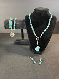 lot 152 image: Turquoise Bead Necklace Set with Pearl Accents - Necklace, 2 Bracelets & Earrings