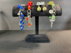 lot 158 image: Beaded Bracelets & Earrings (Lot of 4)