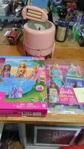 lot 98 image: Barbie in Pool, Barbie Doctor and Vintage Tin Washing Machine asis