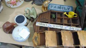 lot 109 image: Home Decor Lot