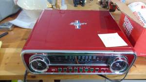 lot 137 image: Ford Mustang RadioTurntable Unit
