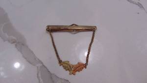 12Kt- 2 Leaf Tie Clip