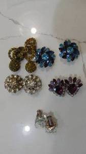 lot 26 image: 5-Sets of Vintage Earrings
