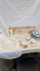 lot 53 image: Glass Bowls and Vintage Glassware