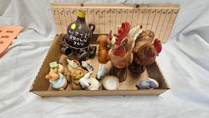 lot 12 image: Peter Rabbit SP Shakers, Rooster, Chicken, Bunny Figurines