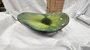 lot 5 image: Avacado DcorServing Dish as Pictured