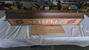 lot 74 image: Schlitz Beer Pool Table Light from 60-70s,