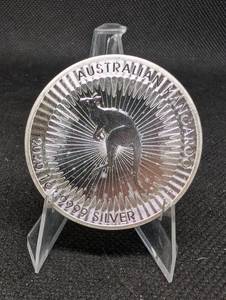 lot 32 image: Australian Kangaroo 1 oz .999 Silver Coin - Queen Elizabeth II, 2009