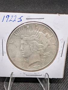 lot 90 image: 1922 Peace Dollar - United States Silver One Dollar Coin