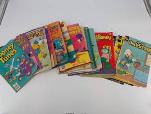lot 162 image: Disney & Looney Tunes Vintage Comics Lot - Mickey, Donald, Uncle Scrooge & Bugs Bunny