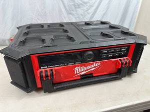 Milwaukee M18 Lithium-Ion Cordless PACKOUT Radio/Speaker with Built-In Charger
