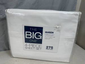 lot 19 image: New Kohls 4 Piece Sheet Set - Queen - $80 price tag