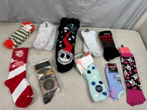 lot 28 image: Assorted New Comfy Socks