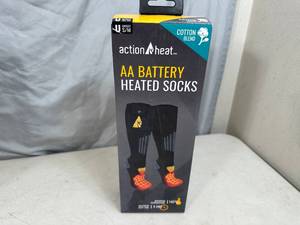 lot 36 image: New Pair of Action Heat Battery Heated Socks - Unisex - SM
