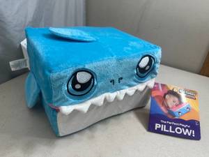 lot 52 image: New Kid Cubes Folding Pillow Cube