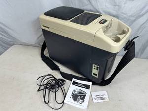 lot 60 image: 10.5 Liter DC Powered Automotive Fridge  Warmer