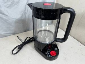 lot 61 image: New Bodum 38 oz Electric Water Kettle