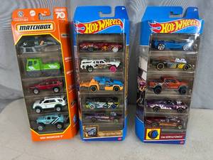 lot 102 image: New Hot Wheels and Matchbox Cars