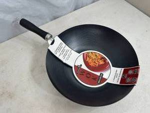 lot 126 image: New 6.5 Quart Metal Wok Pan