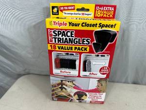 lot 137 image: New Pack of 18 Ruby Space Triangles For Closet Organization