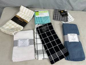 lot 144 image: New Kitchen Towels, Dish Cloths, Microfibers, Flour Sack Towels, Etc