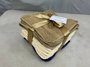 lot 177 image: New Pack of 12 Signature Classics Wash Cloths