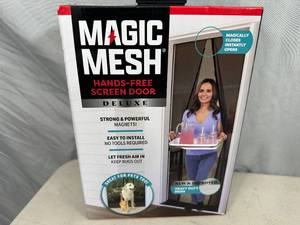 lot 192 image: New Magic Mesh Hands-Free Magnetic Screen Door - Deluxe
