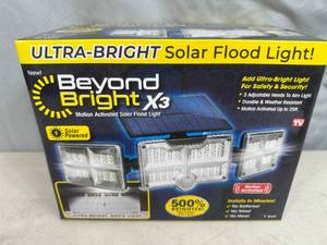 lot 258 image: New Beyond Bright X3 Solar Powered Floodlight
