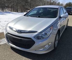 lot 2 image: 2015 Hyundai Sonata Hybrid
