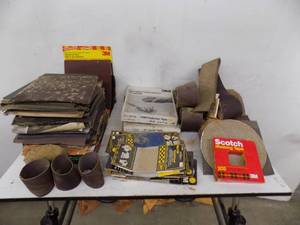 lot 21 image: Lot of Sandpaper