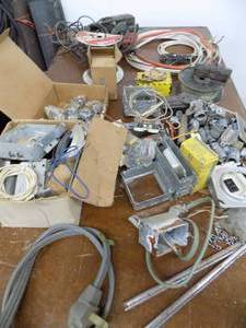 lot 22 image: Lot of Electrical Items
