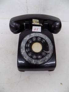 lot 24 image: Vintage Black Telephone