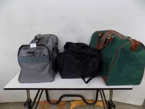 lot 32 image: 3 softsided travel duffel bags  cargo bags  Good zippers